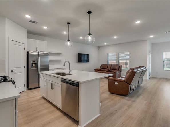 1225  Eagle Mountain Drive , Dallas Texas 75253