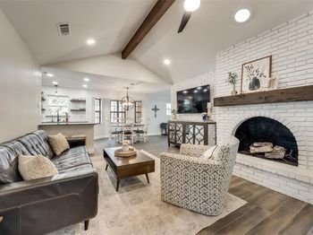 918  Oak Creek Estates Drive 