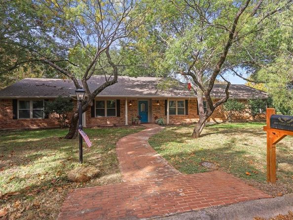 2100  Fairfax Road , Denton Texas 76205