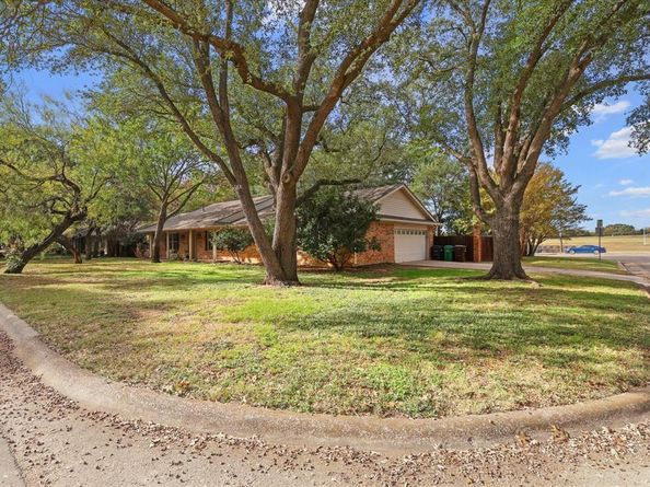 2100  Fairfax Road , Denton Texas 76205