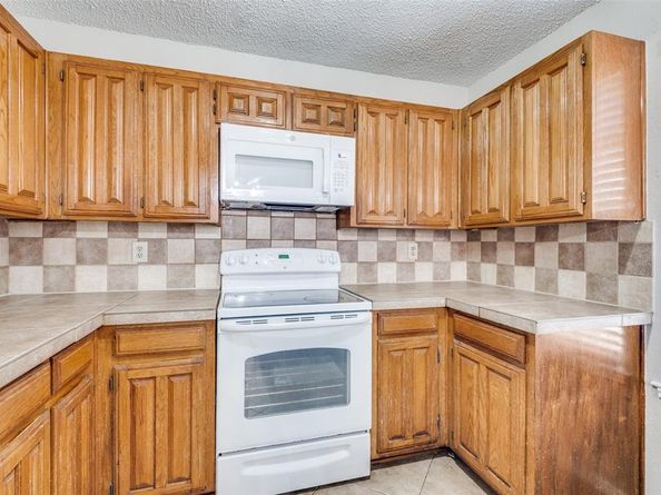 2806  Harvest Lake Drive , Irving Texas 75060