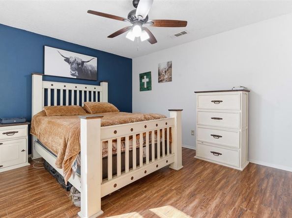 1212  Eagle Lake Drive , Azle Texas 76020