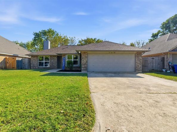 1212  Eagle Lake Drive , Azle Texas 76020