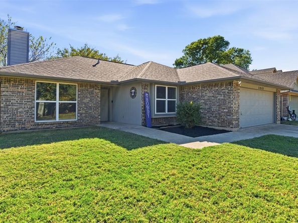 1212  Eagle Lake Drive , Azle Texas 76020