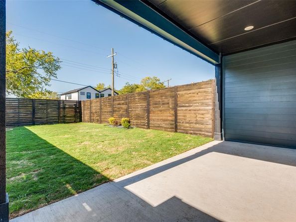 2415  Meyers Street , Dallas Texas 75215