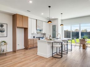 2415  Meyers Street , Dallas Texas 75215