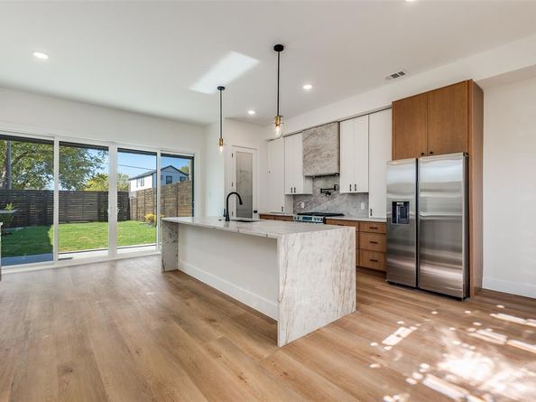 2415  Meyers Street , Dallas Texas 75215