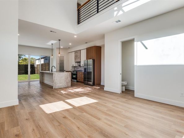 2415  Meyers Street , Dallas Texas 75215