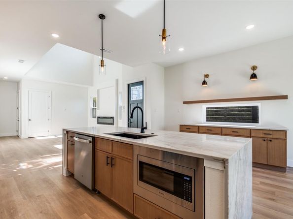 2415  Meyers Street , Dallas Texas 75215