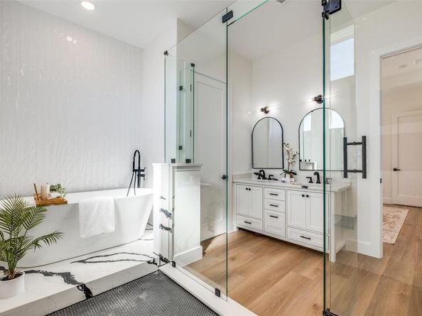 2415  Meyers Street , Dallas Texas 75215