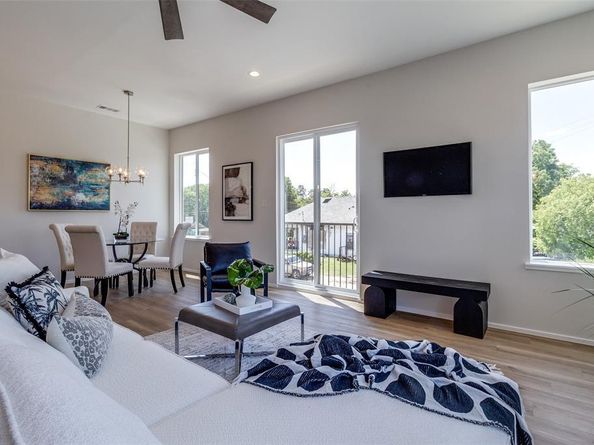 3308  Birmingham Avenue  C11, Dallas Texas 75210