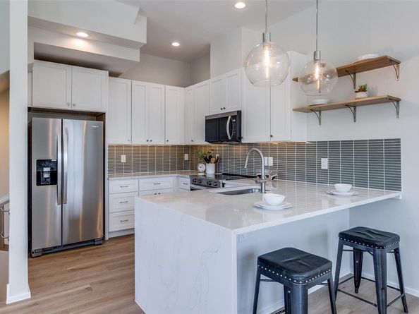 3308  Birmingham Avenue  C11, Dallas Texas 75210