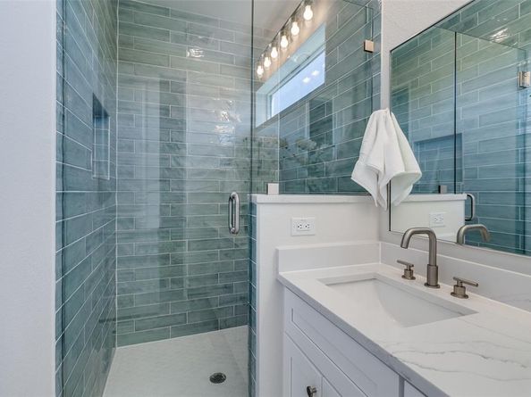 3308  Birmingham Avenue  C11, Dallas Texas 75210