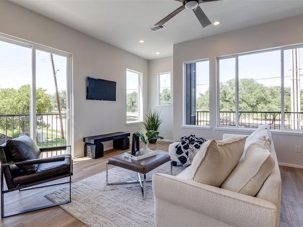 3308  Birmingham Avenue  C11, Dallas Texas 75210