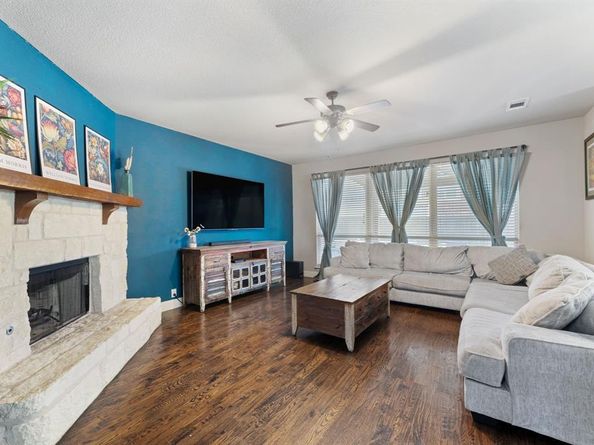 724  Marietta Lane , Aubrey Texas 76227