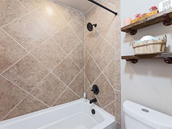 724  Marietta Lane , Aubrey Texas 76227