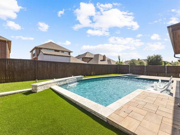 724  Marietta Lane , Aubrey Texas 76227