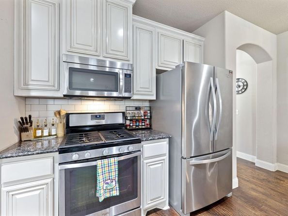 724  Marietta Lane , Aubrey Texas 76227