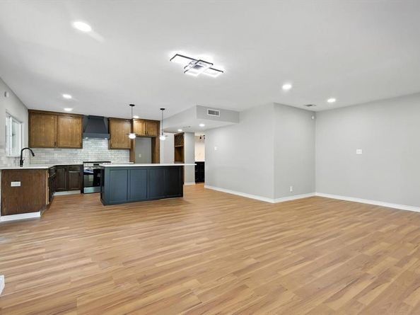2801  Ashglen Drive , Garland Texas 75043
