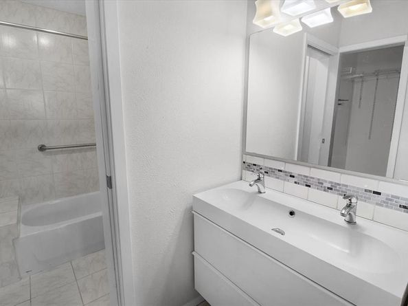 1903  Wyndemere Lane , Garland Texas 75042