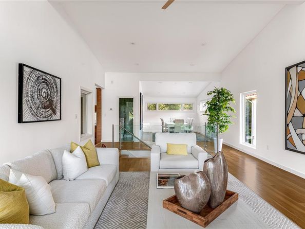 7326  Lakewood Boulevard , Dallas Texas 75214