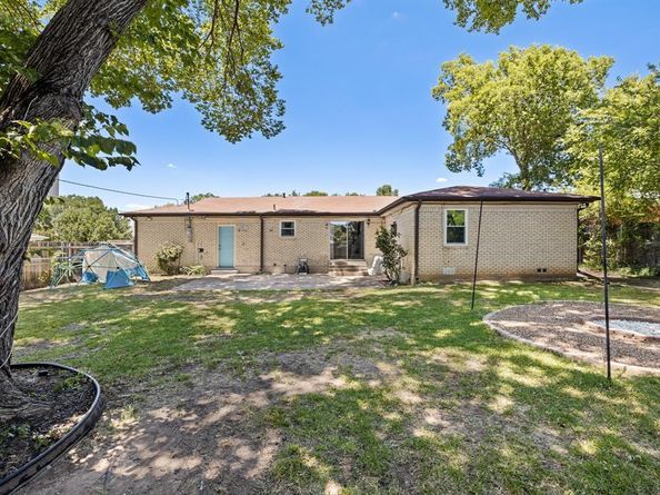 404 E Alexander Lane , Euless Texas 76040