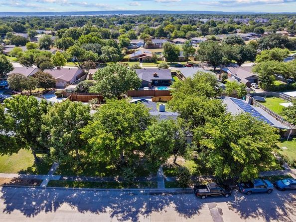 1845  Wilderness Trail , Grand Prairie Texas 75052
