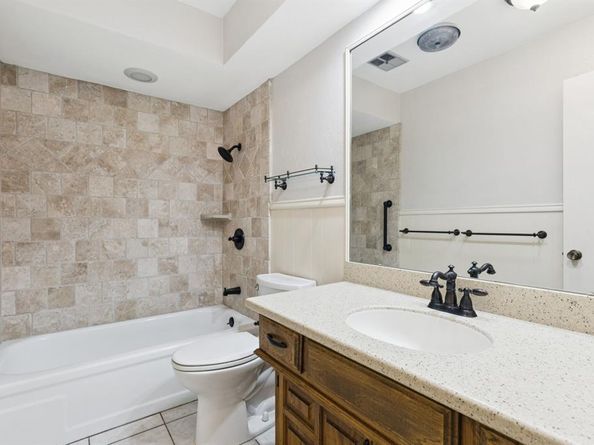 2505  Oak Manor Court , Arlington Texas 76012