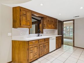 2505  Oak Manor Court , Arlington Texas 76012