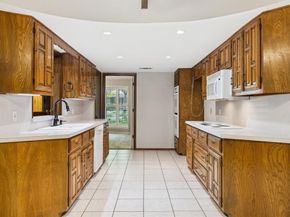 2505  Oak Manor Court , Arlington Texas 76012