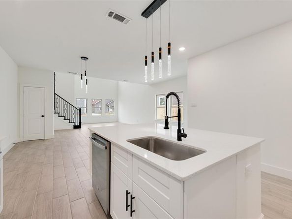 1426  Evans Avenue , Fort Worth Texas 76104