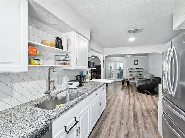 6648  Harrison Way , Watauga Texas 76148