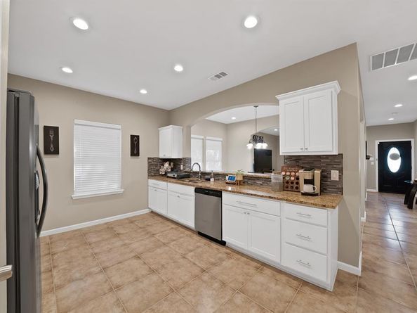 829  Lexington Drive , Lancaster Texas 75134
