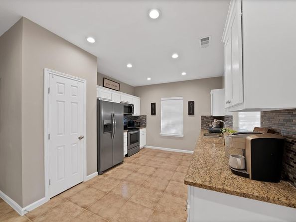829  Lexington Drive , Lancaster Texas 75134