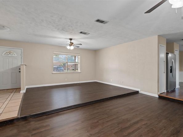 113  Sunnyvale Terrace , Hurst Texas 76053