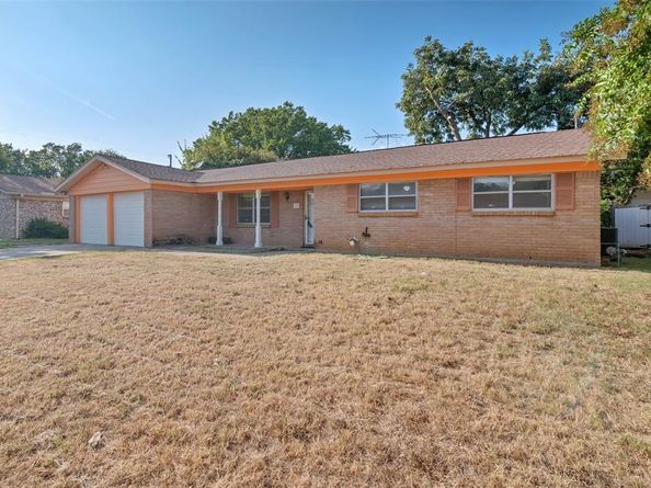 113  Sunnyvale Terrace , Hurst Texas 76053