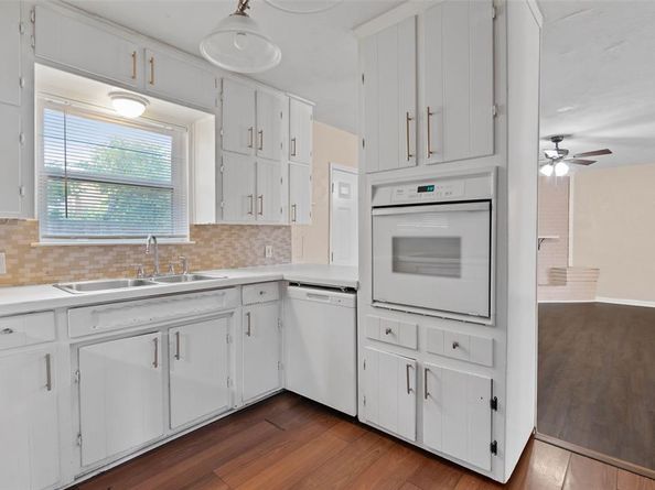 113  Sunnyvale Terrace , Hurst Texas 76053