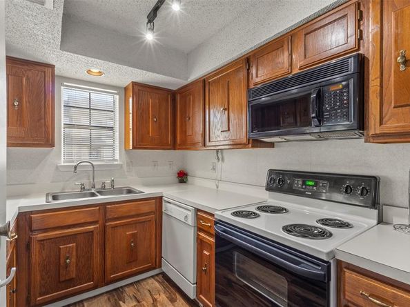 3635  Garden Brook Drive  21100, Farmers Branch Texas 75234