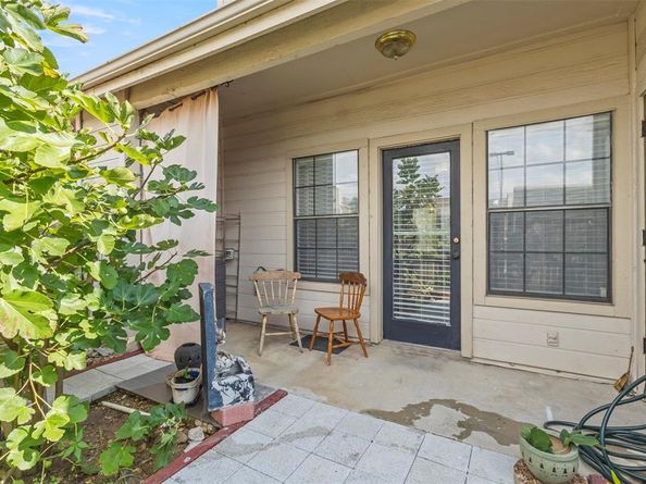 3635  Garden Brook Drive  21100, Farmers Branch Texas 75234