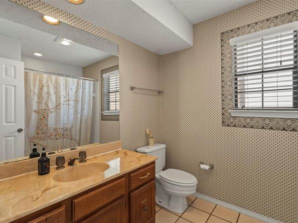 3635  Garden Brook Drive  21100, Farmers Branch Texas 75234