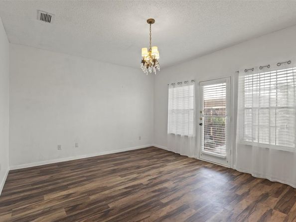 3635  Garden Brook Drive  21100, Farmers Branch Texas 75234