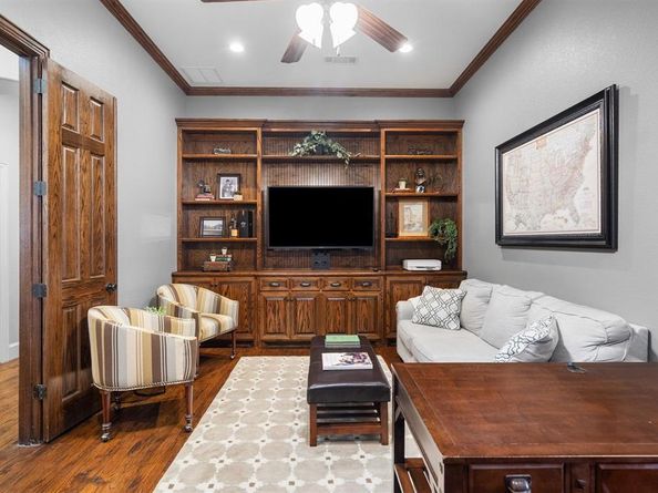 700  Kimbro Avenue , Lantana Texas 76226