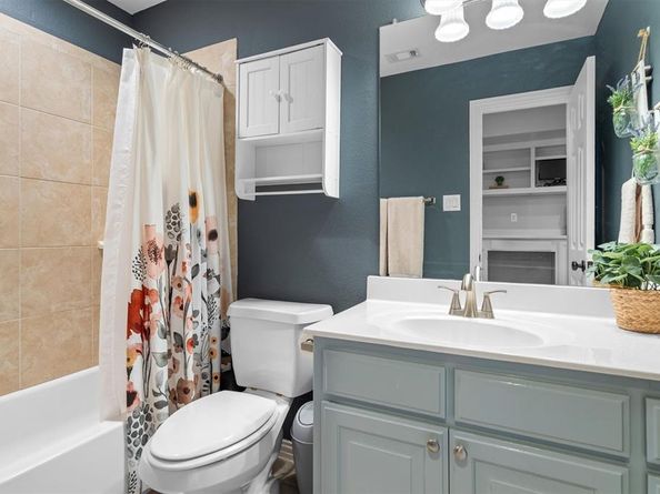 700  Kimbro Avenue , Lantana Texas 76226