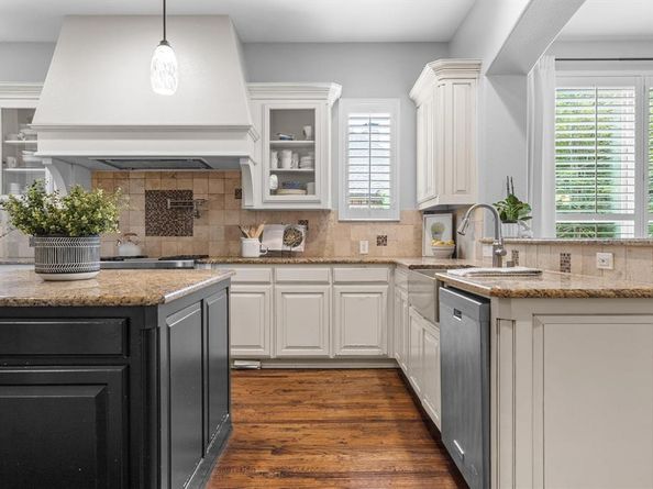 700  Kimbro Avenue , Lantana Texas 76226