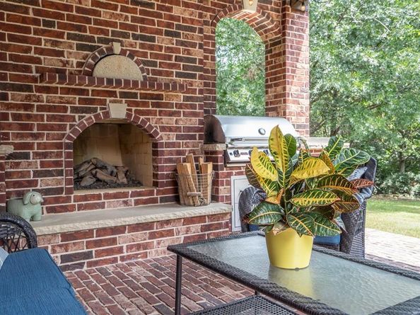 700  Kimbro Avenue , Lantana Texas 76226