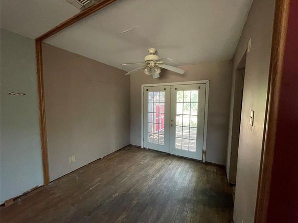 1713  Fort Worth Street , Grand Prairie Texas 75050