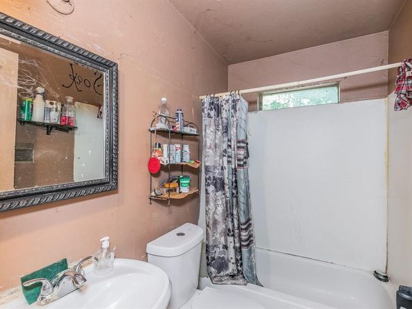 2100 N Riverside Drive , Fort Worth Texas 76111