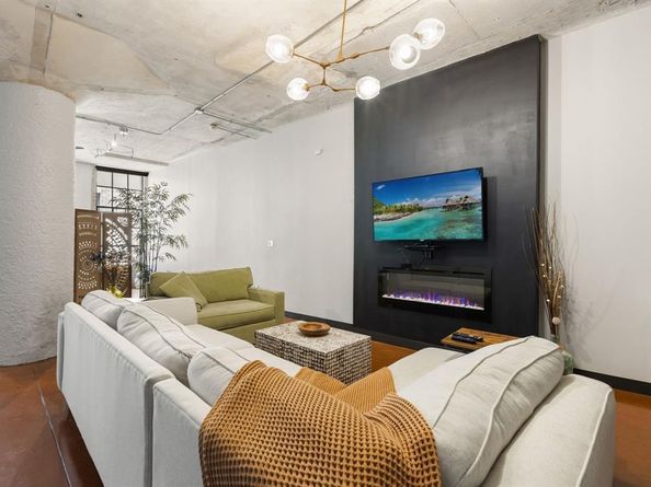 1122  Jackson Street  718, Dallas Texas 75202