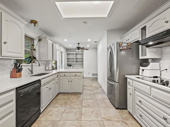 2809  Apple Valley Drive , Garland Texas 75043