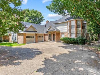 2809  Apple Valley Drive 